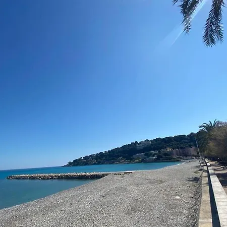 Small One Bedroom On The Beach Διαμέρισμα *